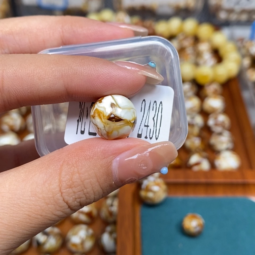 沁色蜜蜡未镶嵌2430