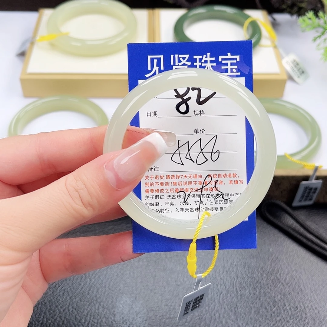 和田玉未镶嵌手镯