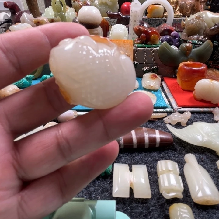 玉***来未镶嵌和田玉（糖玉）挂件