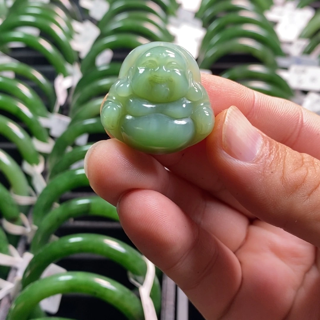麻***冲和田玉（碧玉）未镶嵌颈饰