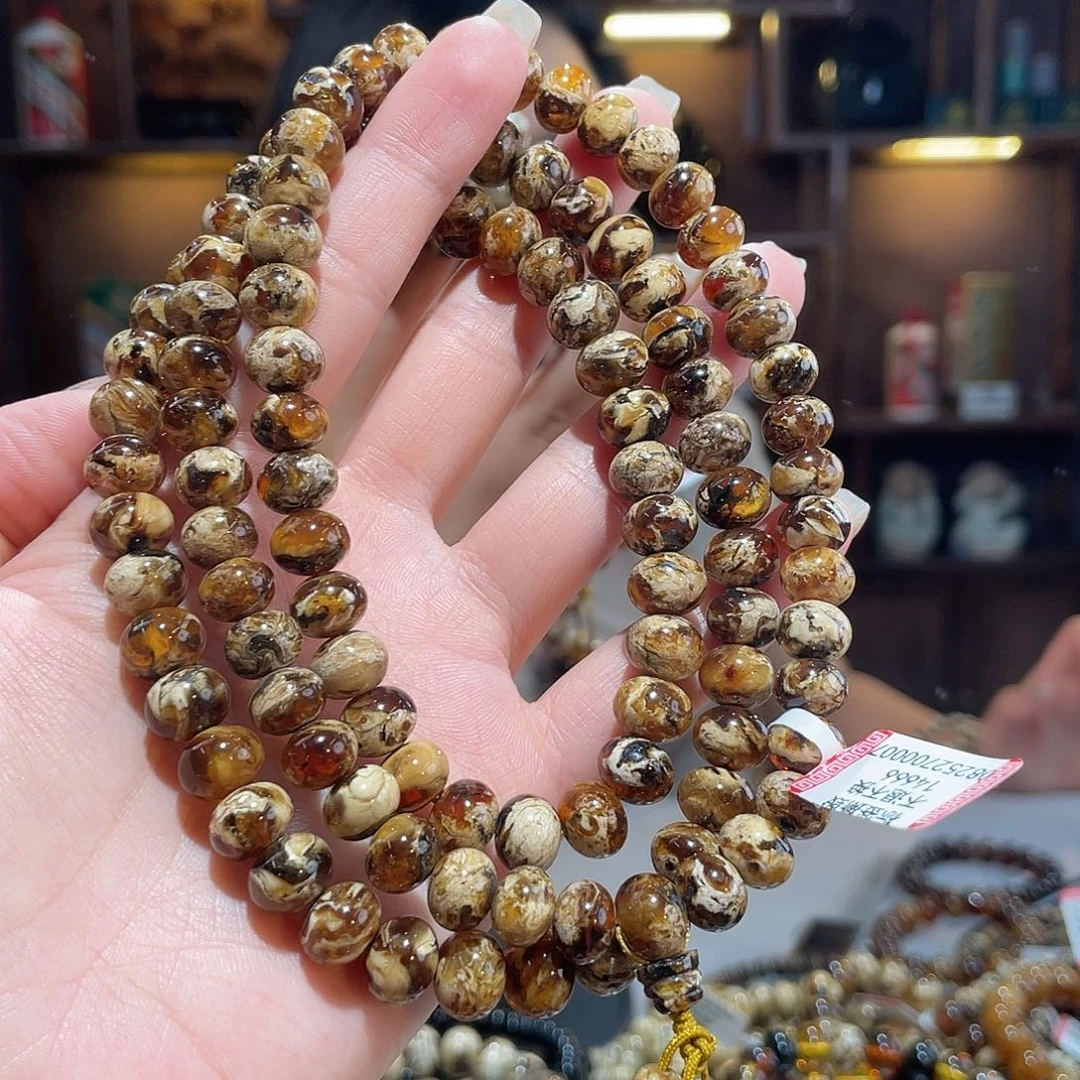 用***4未镶嵌颈饰琥珀9m溶洞