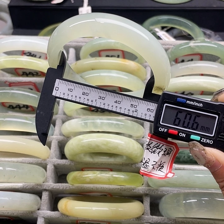 蛇纹石玉未镶嵌手镯443