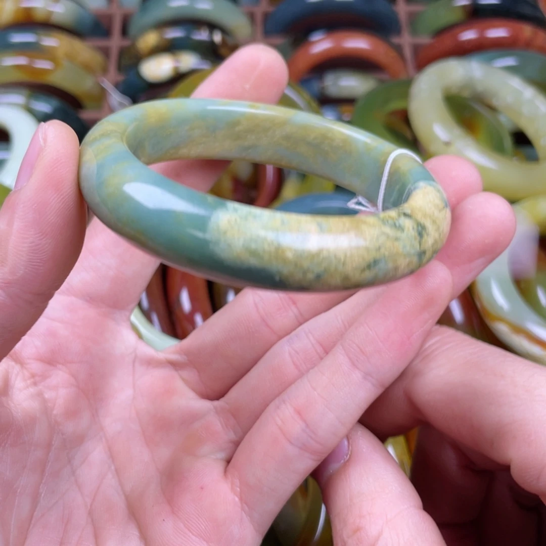 蛇纹石玉未镶嵌手镯