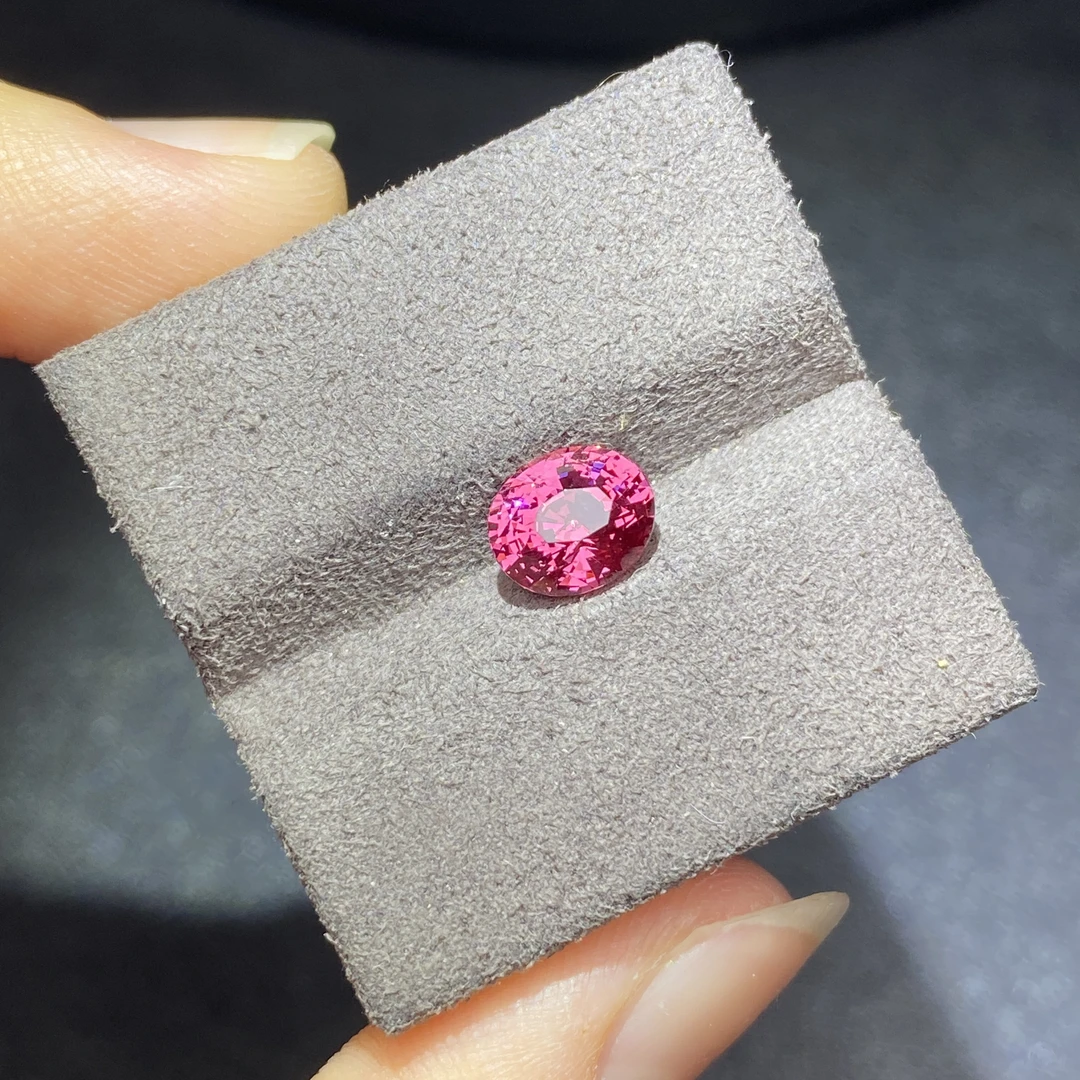 25M050 马亨盖尖晶宝石 1.67克拉