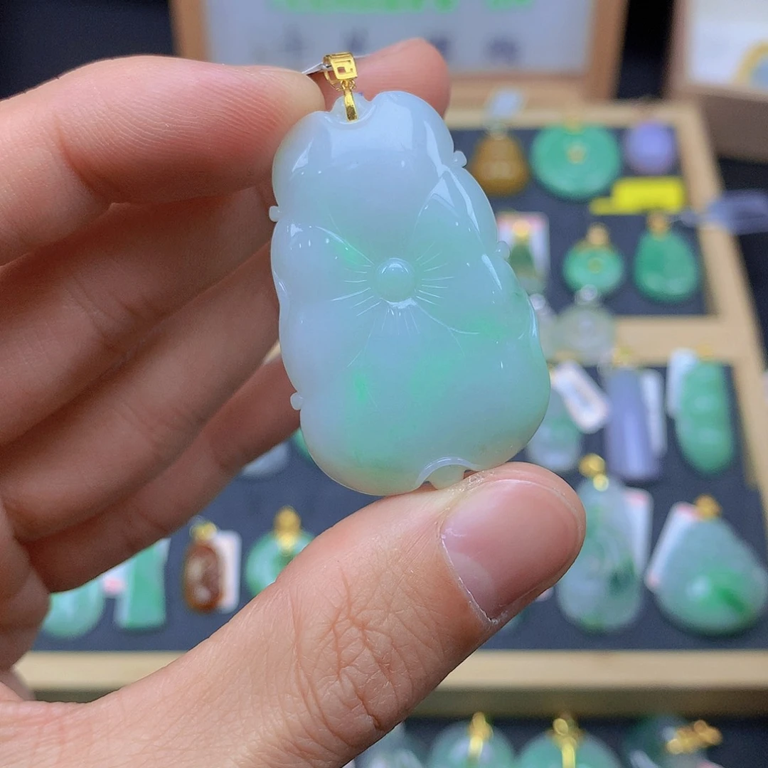 翡翠颈饰18K金镶嵌翡翠