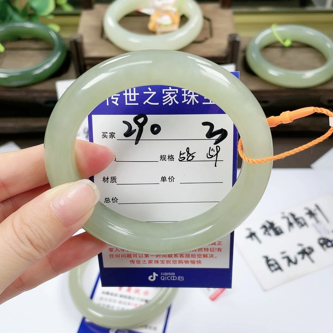 【闪购商品】未镶嵌手镯和田玉