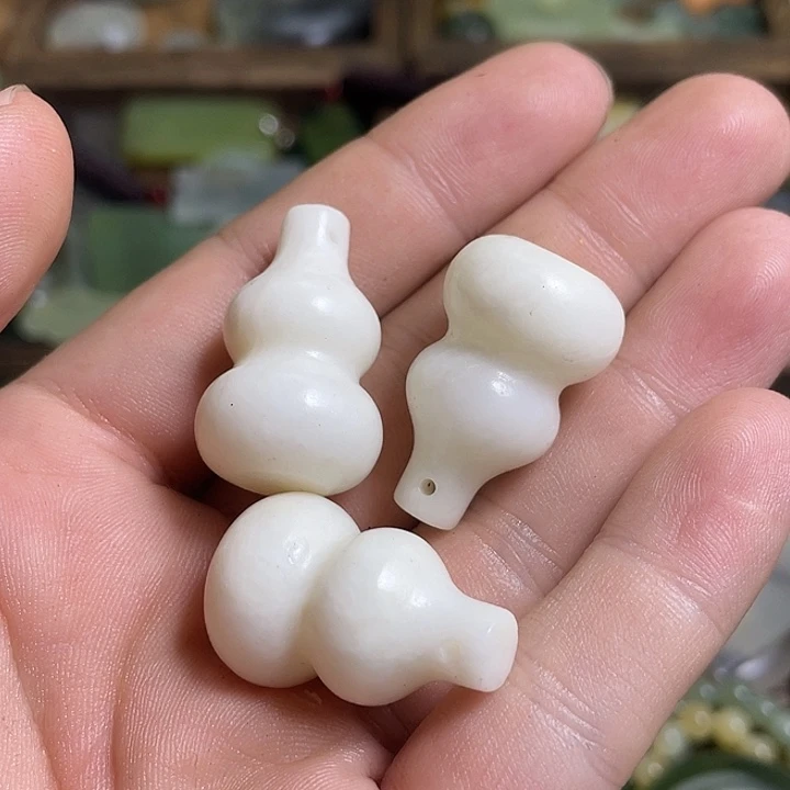 蛇纹石玉未镶嵌挂件