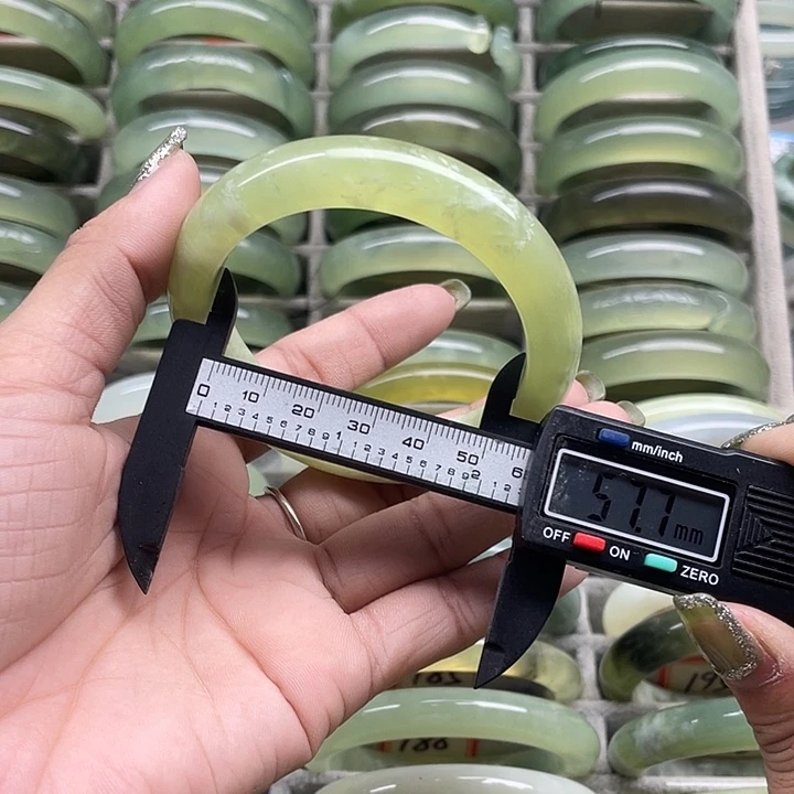 蛇纹石玉未镶嵌手镯176
