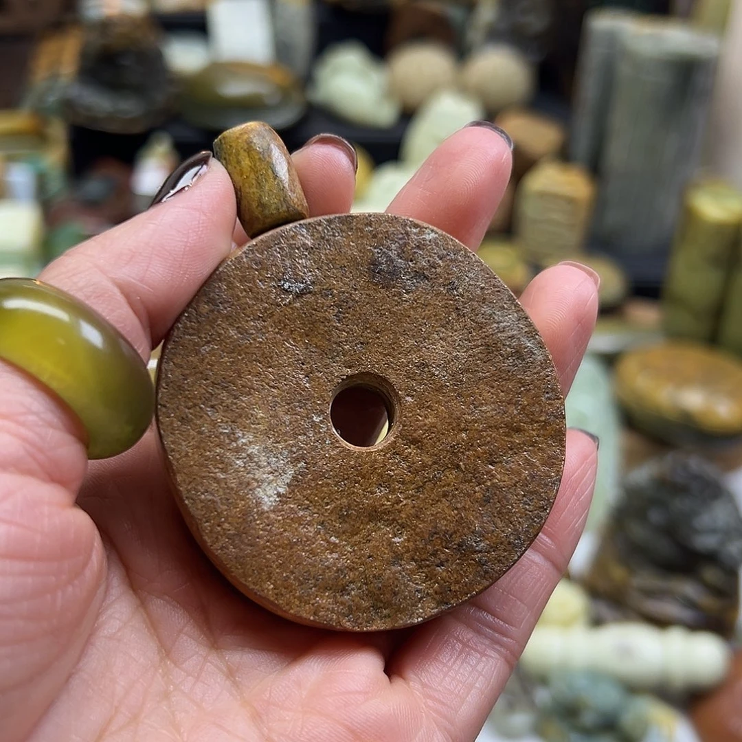 岫岩河磨玉（透闪石质玉）未镶嵌颈饰河磨玉大饼手玩