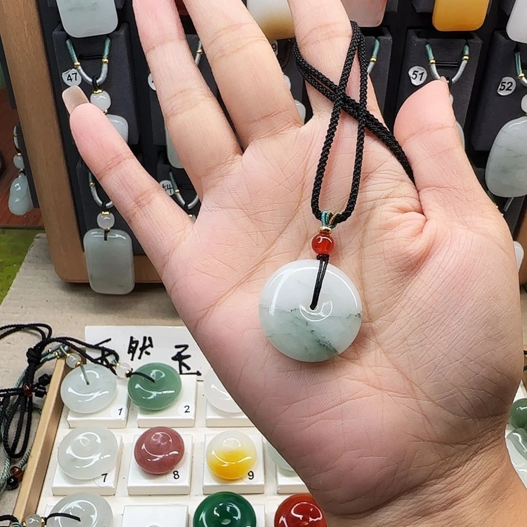 石英质玉未镶嵌颈饰