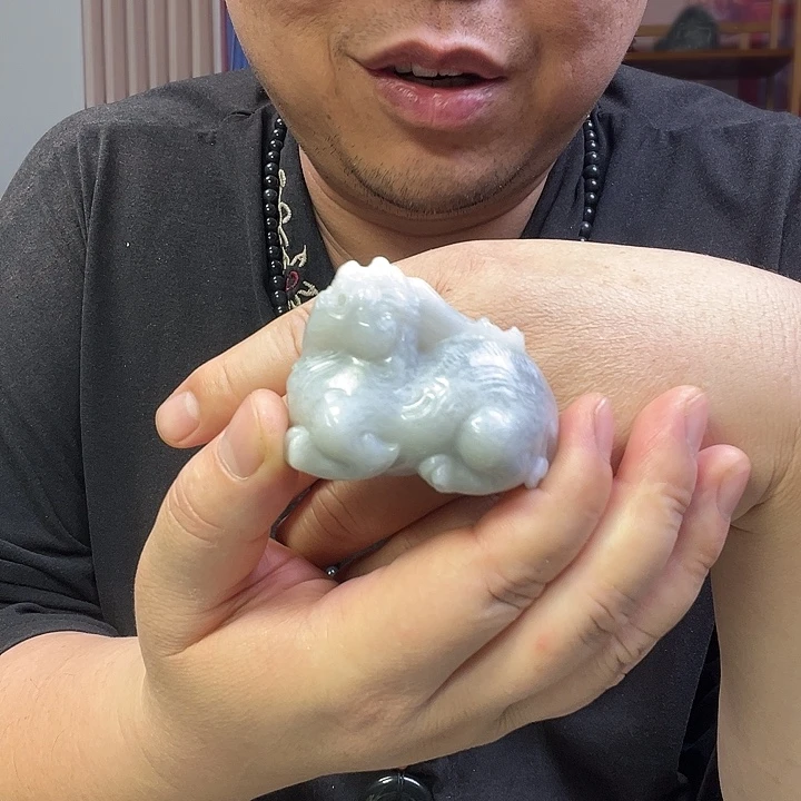 和田玉未镶嵌颈饰貔貅手把件摆件