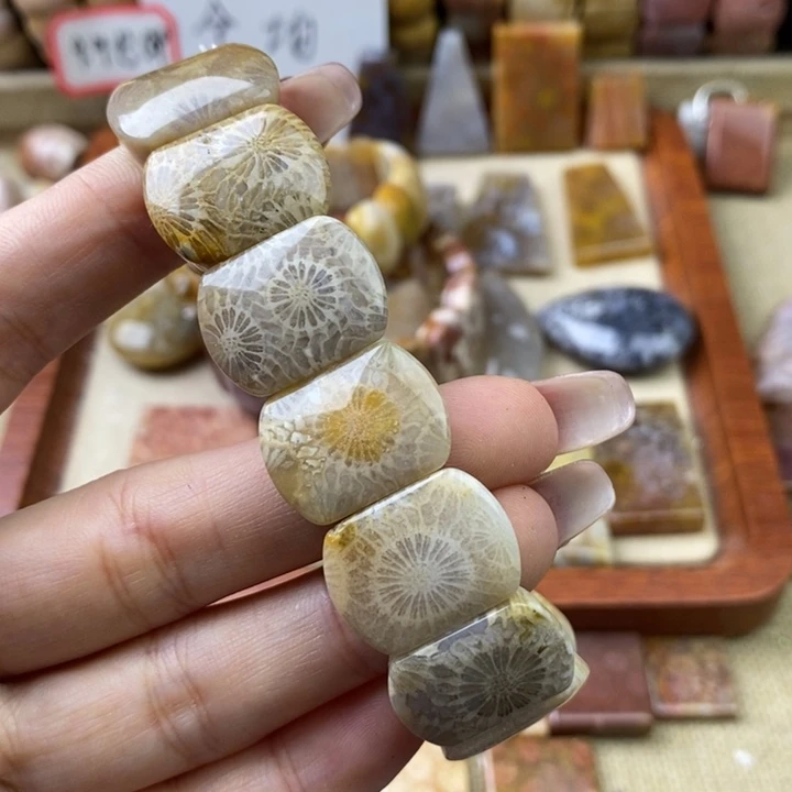 石英岩玉合金颈饰