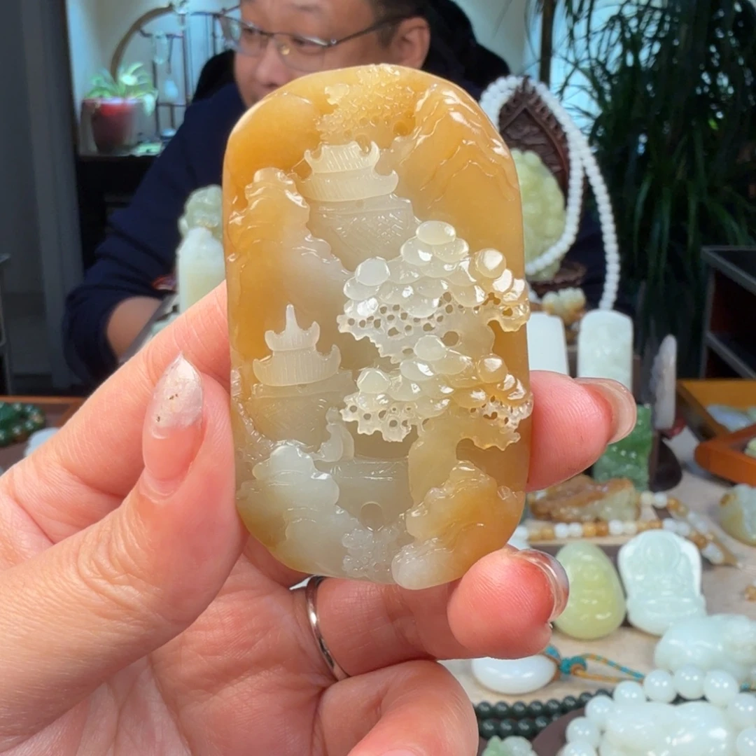 昨***辰和田玉未镶嵌颈饰