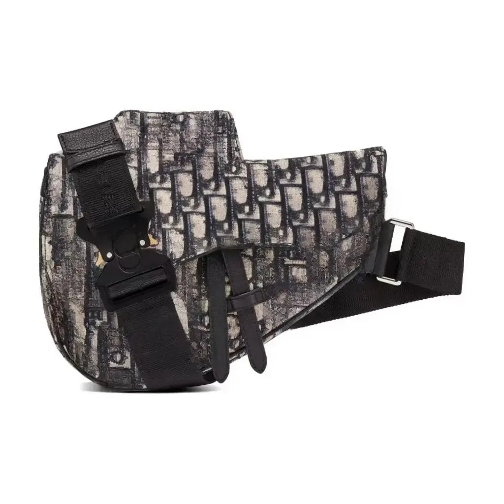 2025时尚男士小号马鞍包胸包斜挎包28.6*20*5cm