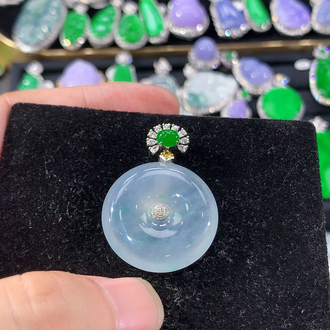 翡翠18K金镶嵌颈饰