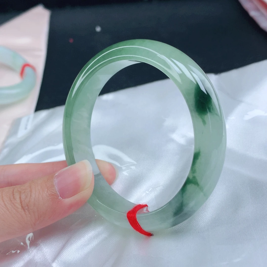 翡翠手镯未镶嵌54+圈