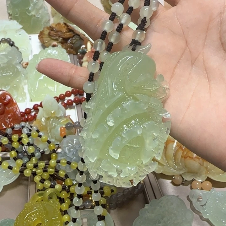 蛇纹石玉吊坠未镶嵌