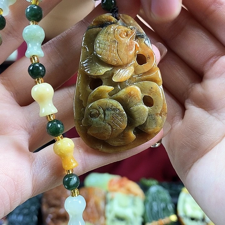 蛇纹石玉吊坠未镶嵌