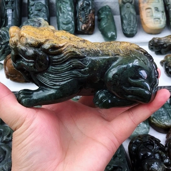 未镶嵌岫岩河磨玉（透闪石质玉）把件呵*