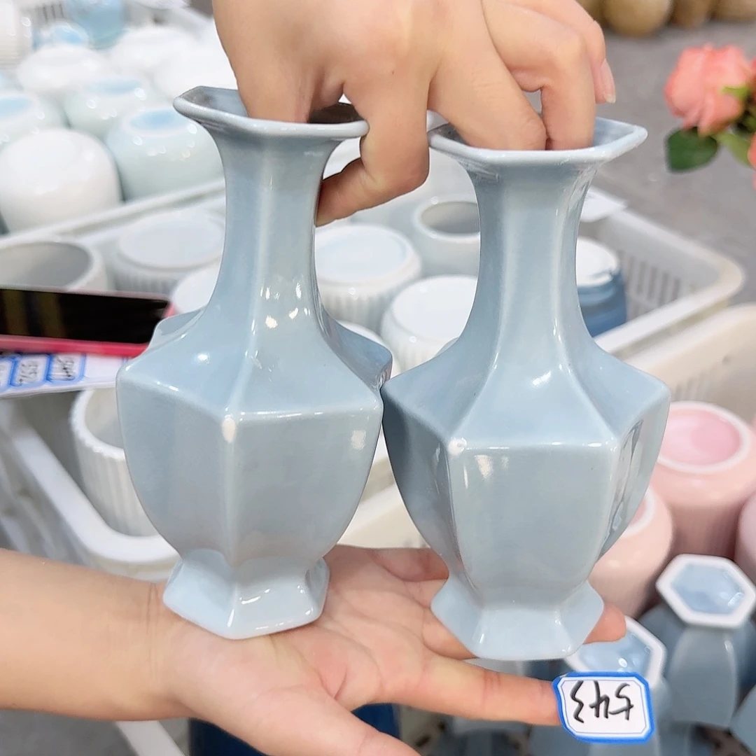 瓶两个小六角陶瓷高17厘米瑕疵