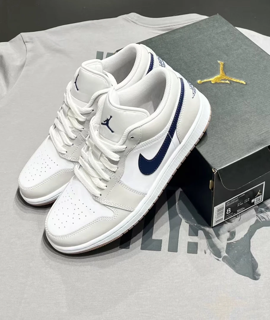 耐克Air Jordan AJ1板鞋男女白蓝灰运动鞋夏季低帮缓震官方正品