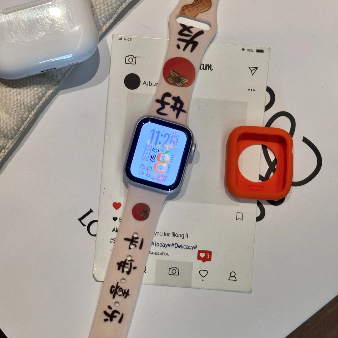 瑞馨宜新年款平安喜乐卡通适用于iwatch表带苹果手表S9/S11软新款