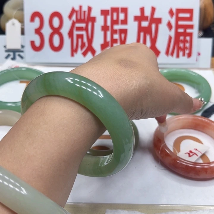 未镶嵌手镯石英质玉向*