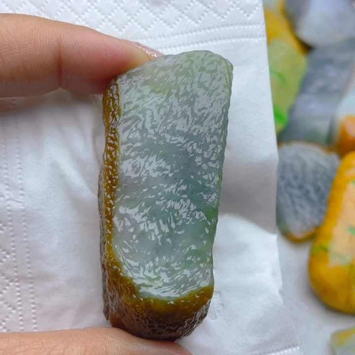 翡翠挂件未镶嵌翡翠