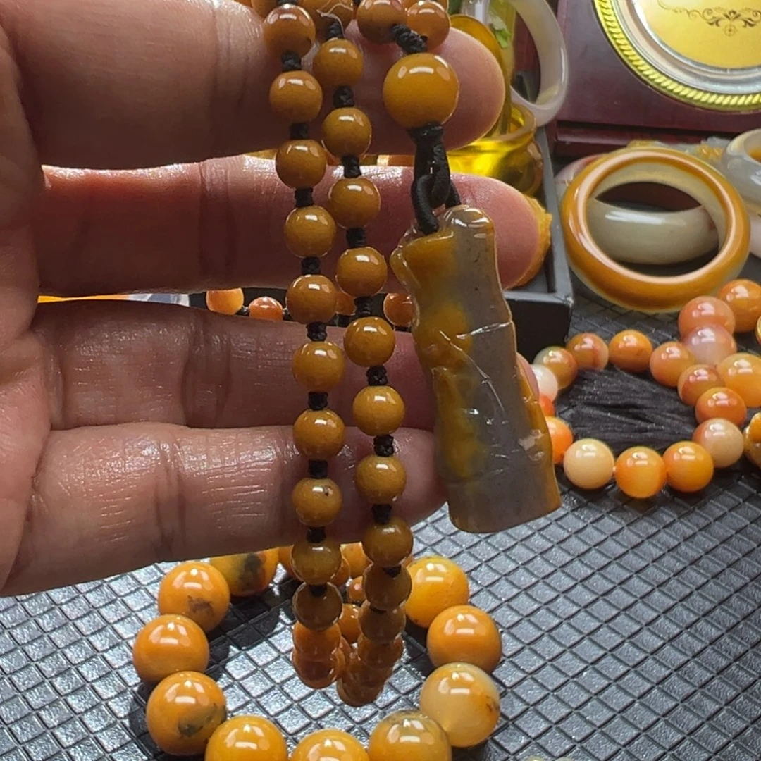 石英质玉未镶嵌颈饰