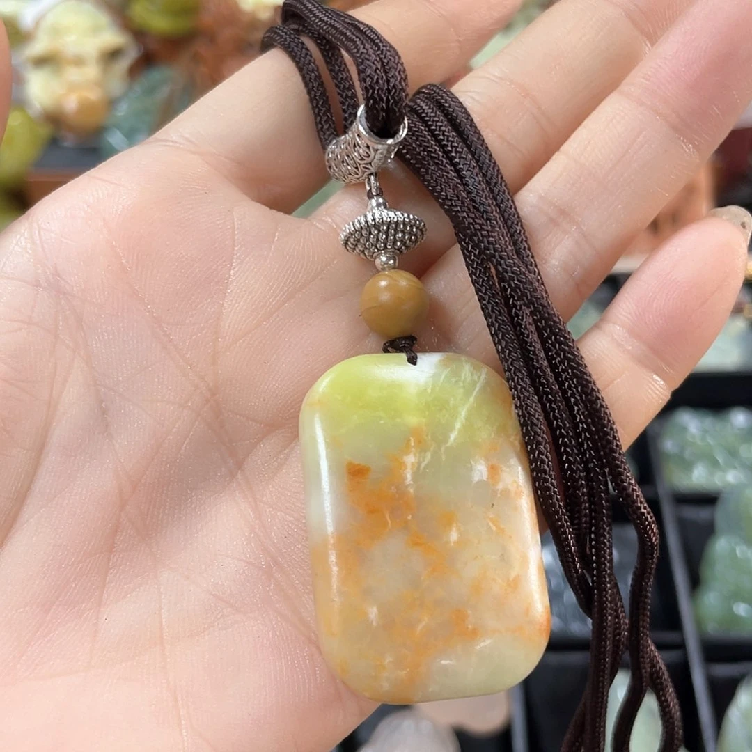 蛇纹石玉颈饰未镶嵌