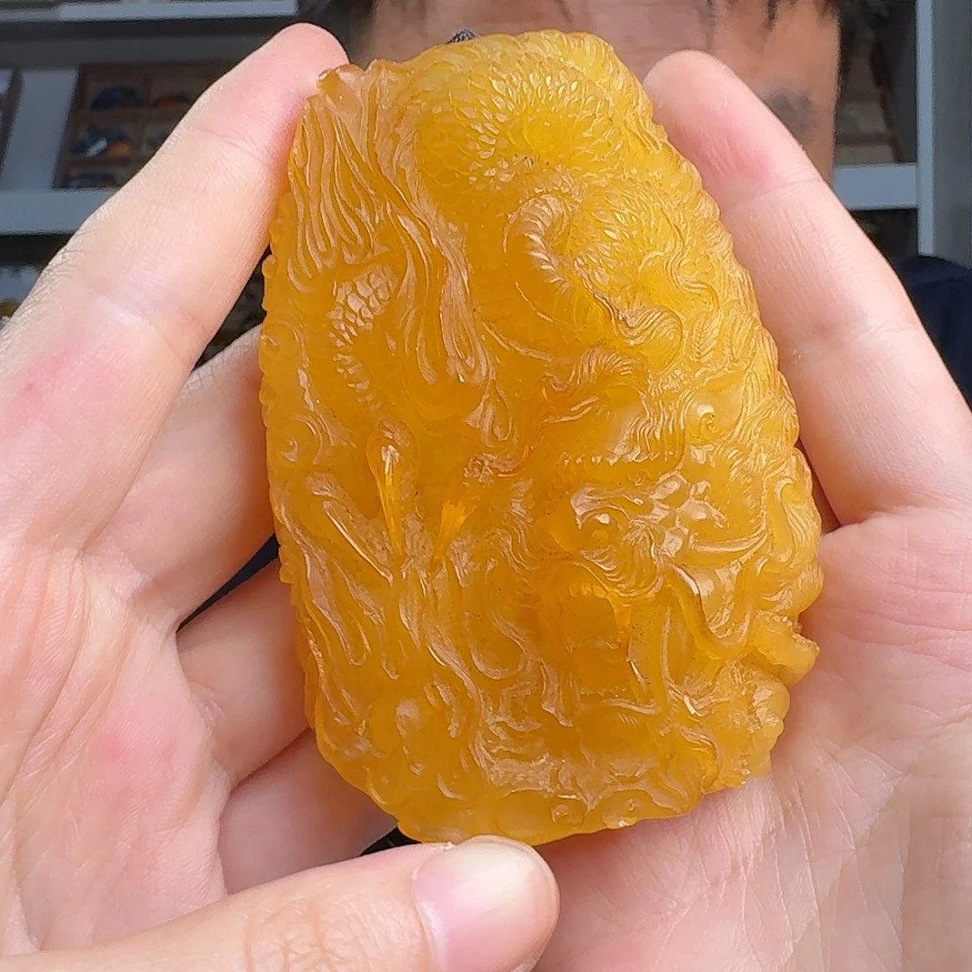 琥珀颈饰未镶嵌穿云龙牌吊坠