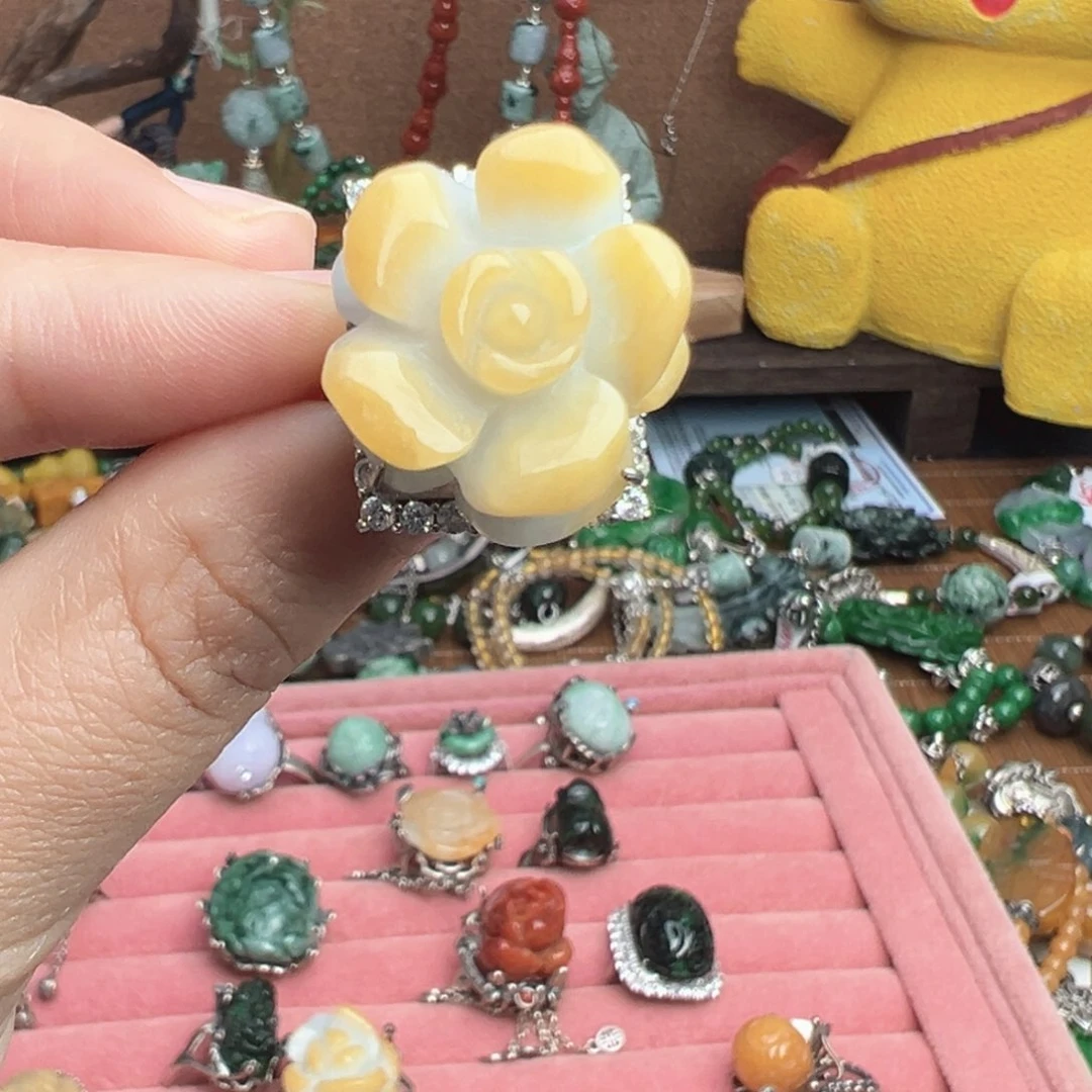 快***神翡翠未镶嵌颈饰吊坠