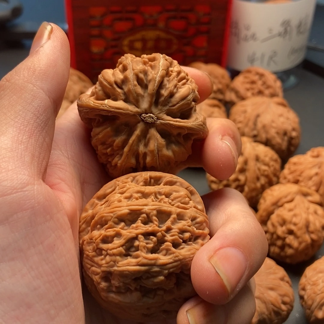 天***空文玩核桃吊坠粗筋