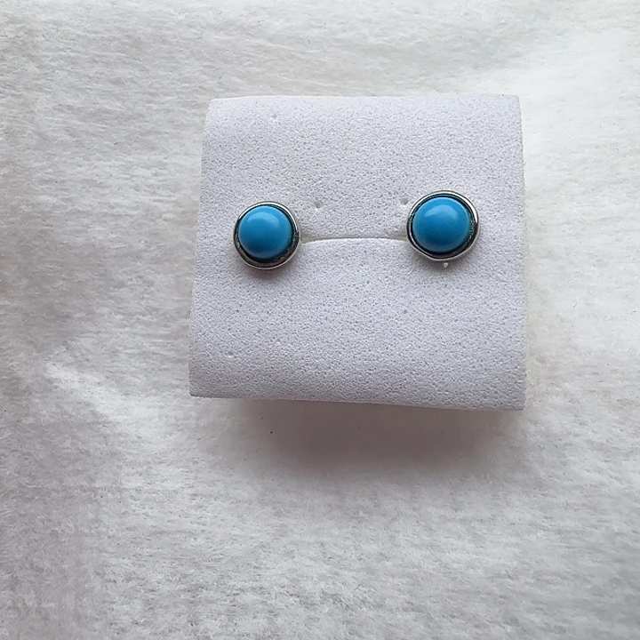 尺寸：7➕蓝耳钉耳饰一对，男女佩戴款，时尚简约