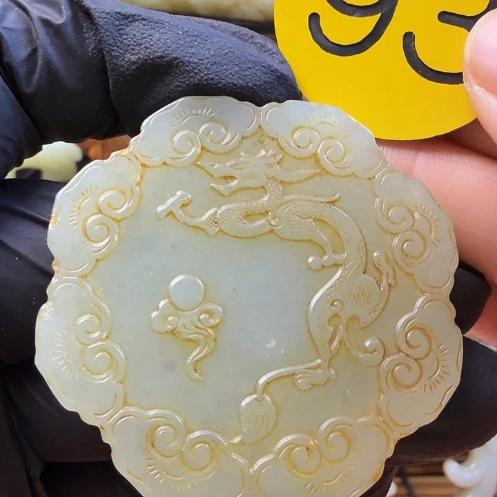 和田玉未镶嵌车挂