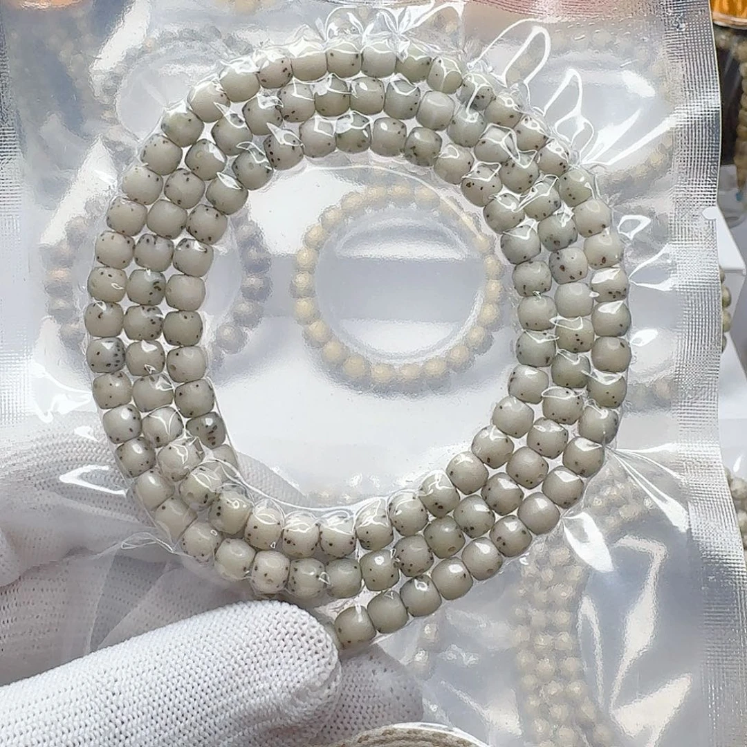 手串星月菩提石玉料6/5鼓珠绿包白通体留白小散星多圈