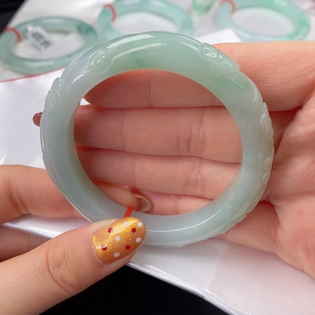 翡翠手镯未镶嵌55圈口