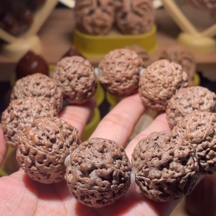 文玩核桃吊坠八瓣金刚菩提99