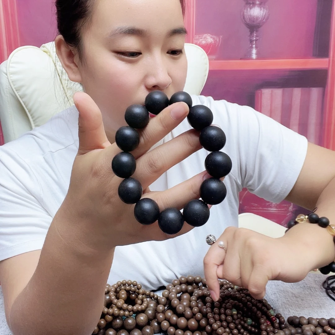 浅***吖黑龙涎1.8的单圈一个微瑕