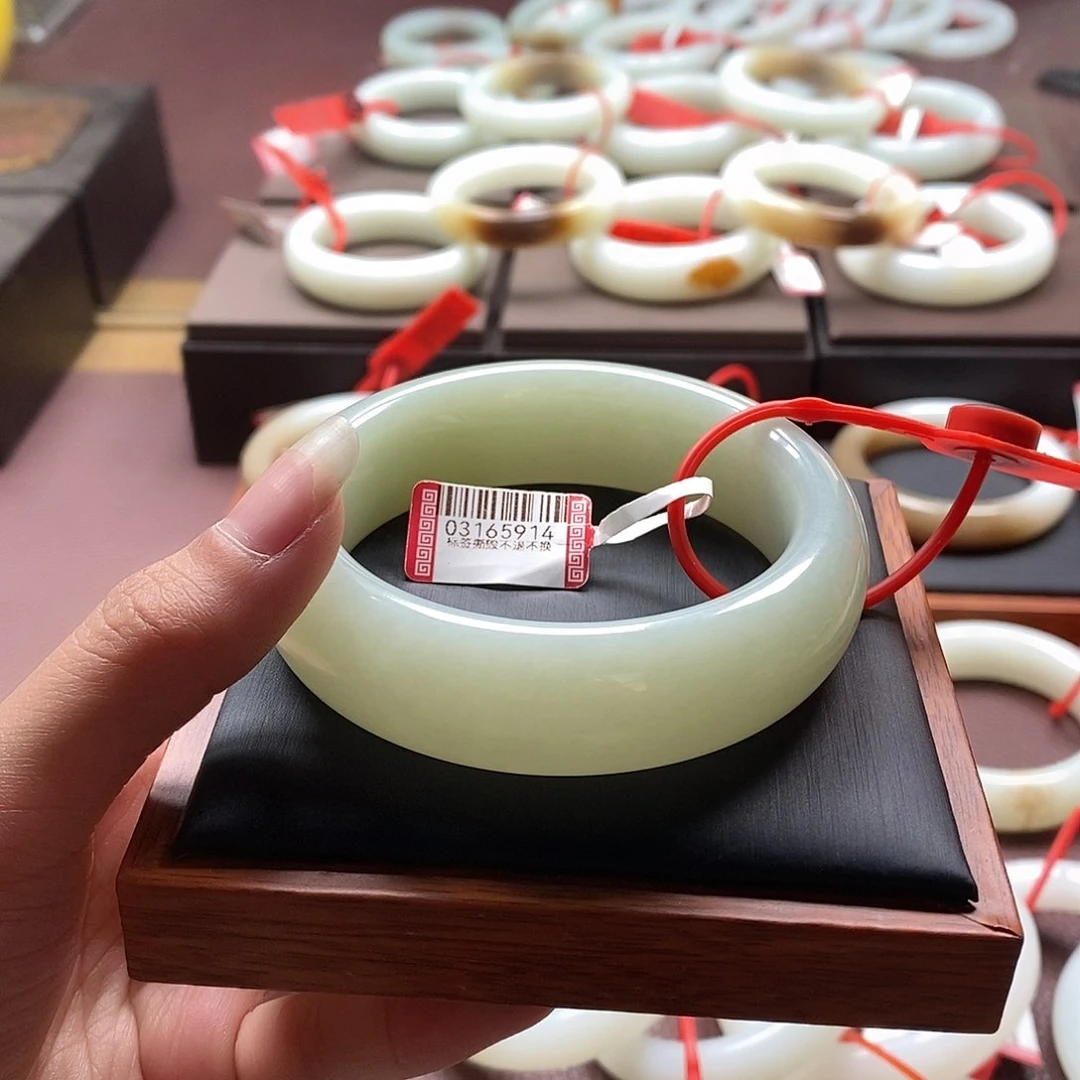 和田玉手镯未镶嵌