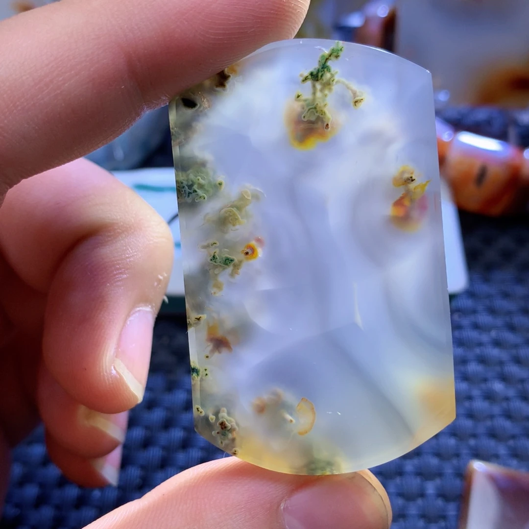 未镶嵌颈饰玛瑙/玉髓荣*