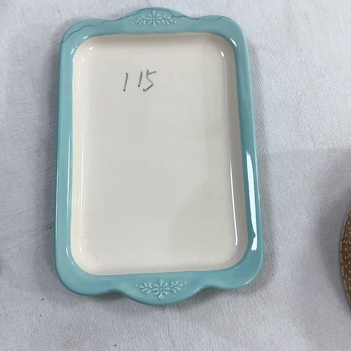 瓷片两个瑕疵碟，。