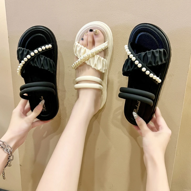 2025年新款8819-1珍珠折皱时尚百搭网红夏季软底外穿厚底女拖鞋