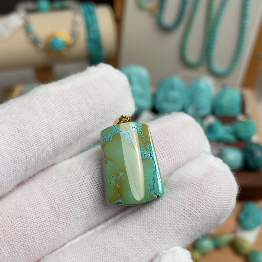 18K金镶嵌绿松石特色无事牌