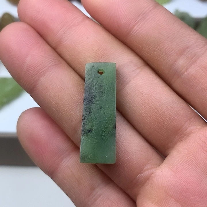 和田玉（碧玉）未镶嵌颈饰