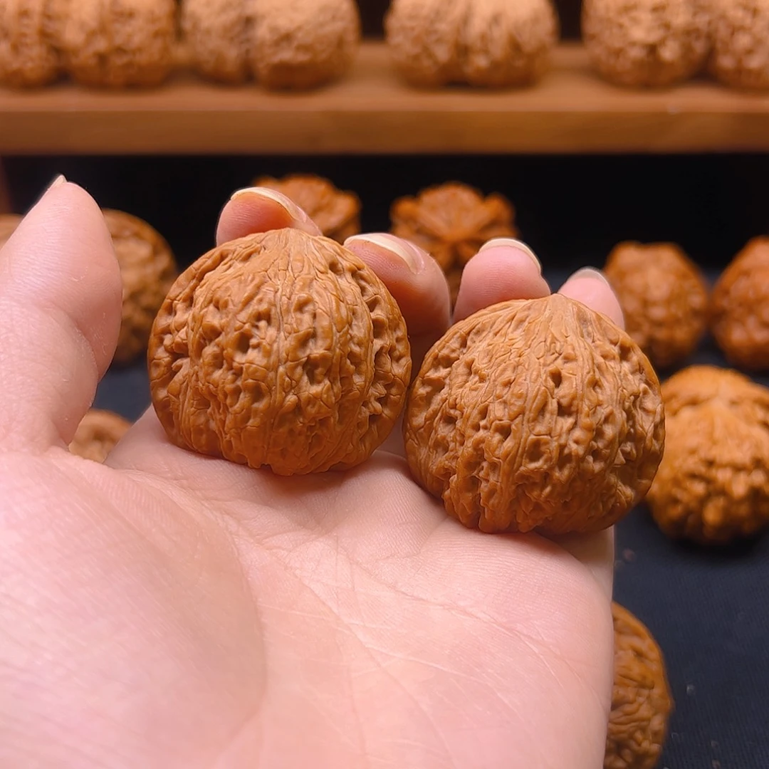 核桃把件泥鳅背绣球39全品