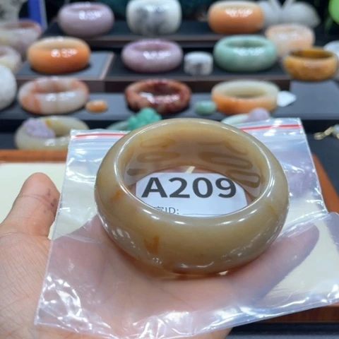未镶嵌手镯石英质玉