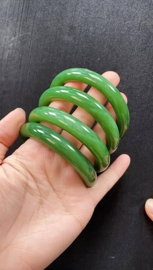 【壹世臻选】 天然和田玉丨手镯丨粉绿手镯丨多样性发一