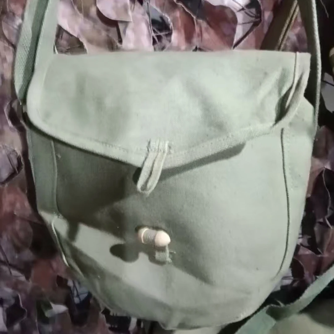 小鼓包带小木扣绿色