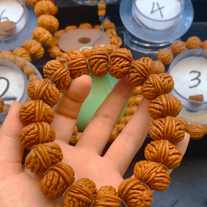 桃核吊坠?****?刺龙纹妮妮